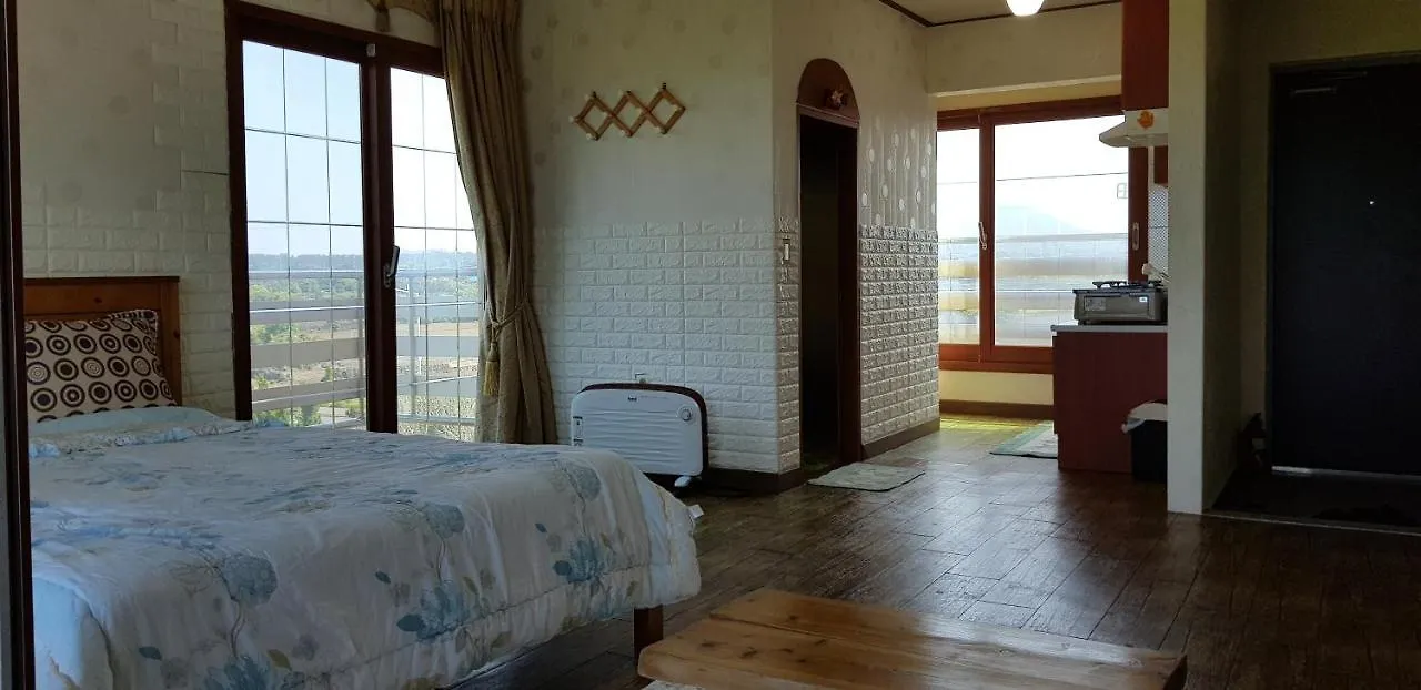 Jun House Hostel Jeju
