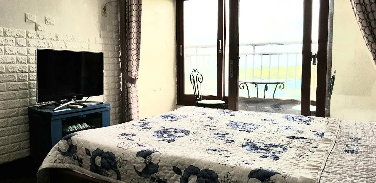 Jun House Hostel Jeju